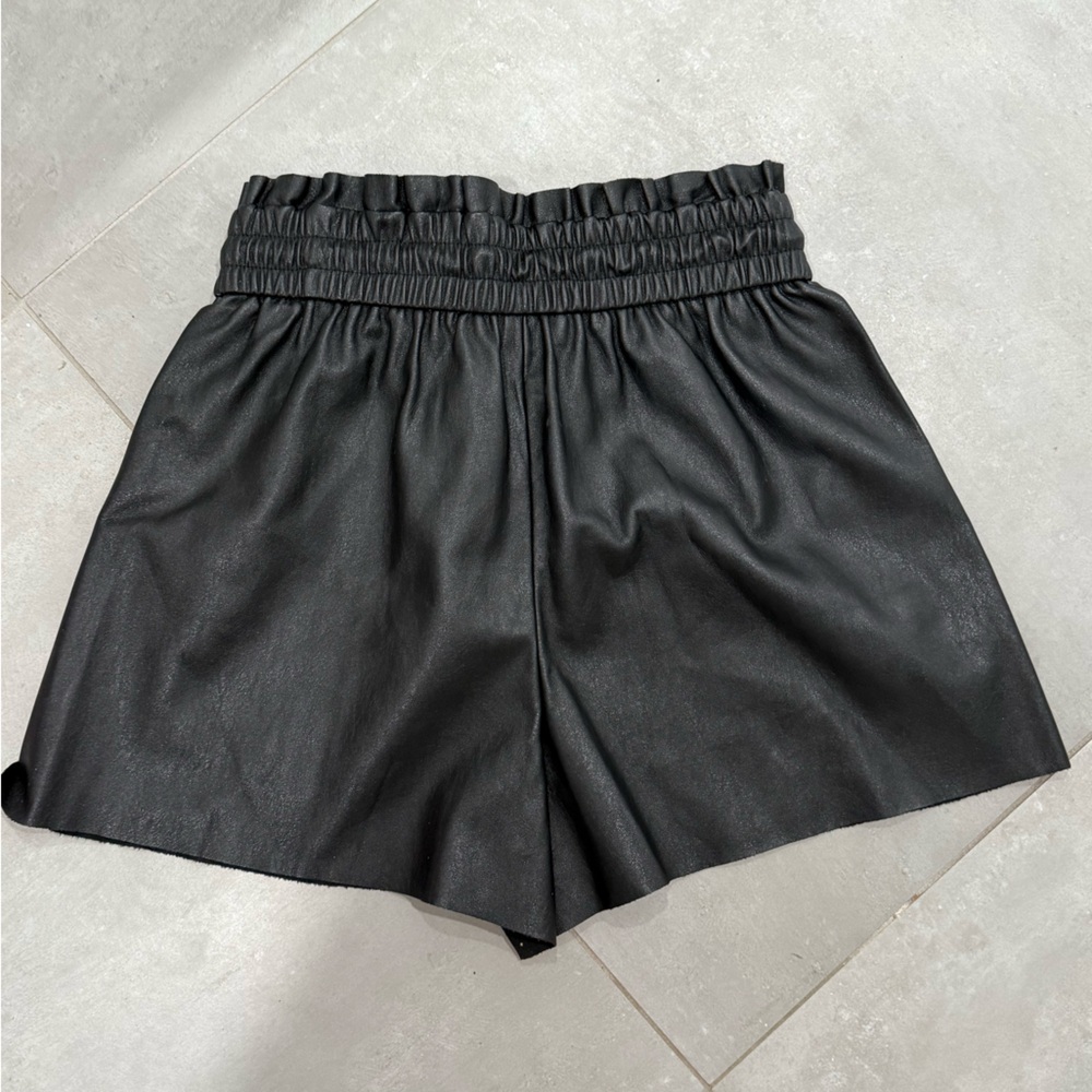 ZARA Black Women's Faux Leather Shorts - Picture 2 of 4